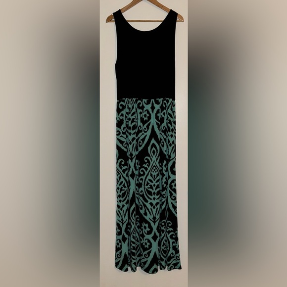 Zattca’s Maxi Dress - Picture 4 of 4